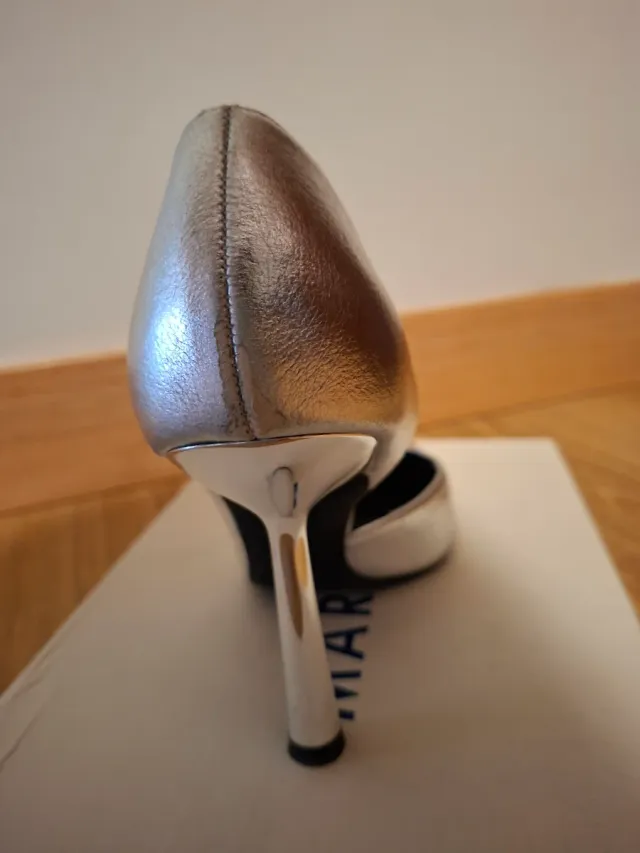 Zapatos de salón plateados