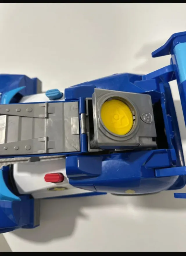 Coche de policía de juguete azul