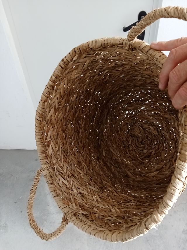 Capazo de mimbre con asas