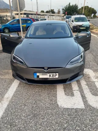 Tesla Model S75