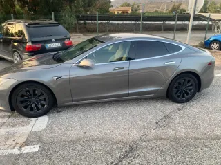 Tesla Model S75