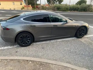 Tesla Model S75
