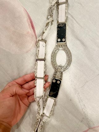 Cinturón de abalorios plateado y blanco