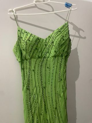 Vestido de fiesta verde con pedrería