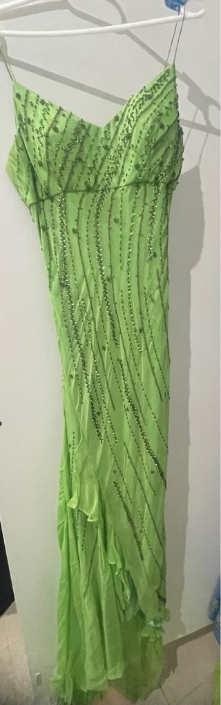 Vestido de fiesta verde con pedrería