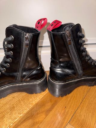 Botas militares negras con plataforma