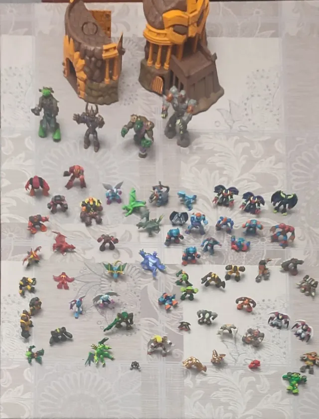 Gormitis y Fortaleza - 70 Figuras + 4 Grandes