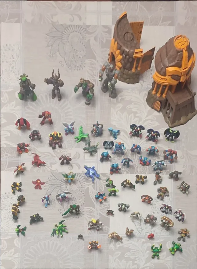 Gormitis y Fortaleza - 70 Figuras + 4 Grandes