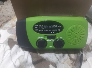 Radio Solar, Manivela y Batería