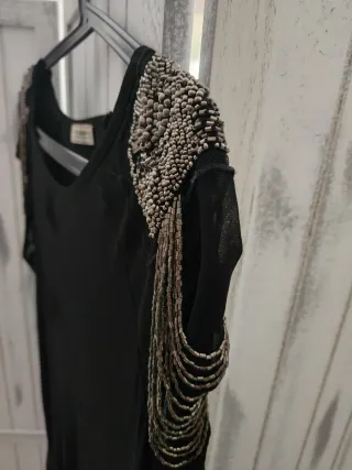 Camiseta Pull&Bear negra con pedrería