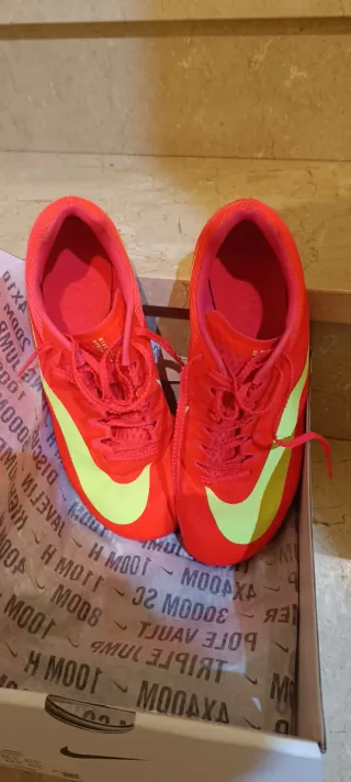 Zapatillas Nike Atletismo Rojas y Amarillas