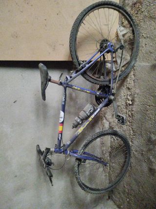 Bicicleta azul 21 velocidades