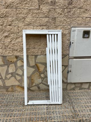 Reja plegable de seguridad blanca