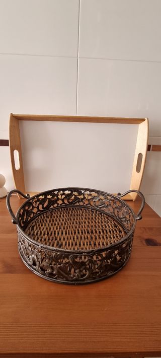 Frutero forja y mimbre.