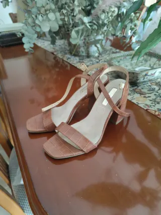 Sandalias tacón marrón talla 37