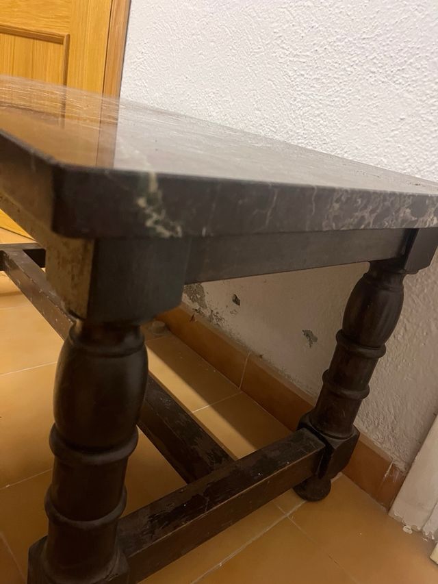 Mesa de centro antigua de mármol