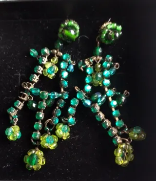 Pendientes largos verdes y multicolor