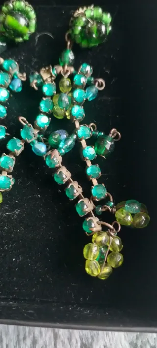 Pendientes largos verdes y multicolor