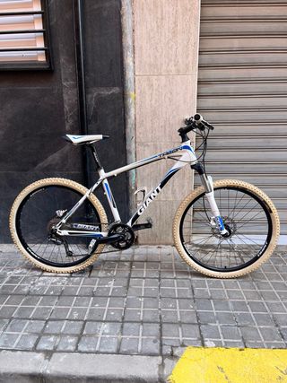 Bicicleta GIANT TALON
