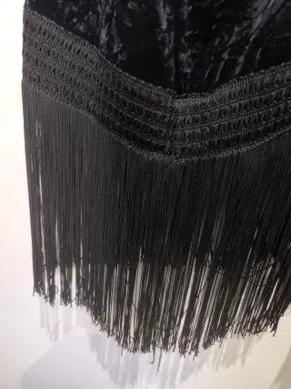 Falda fiesta terciopelo negro y flecos 