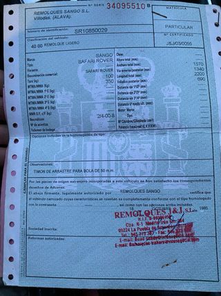 Remolque gris con tapa