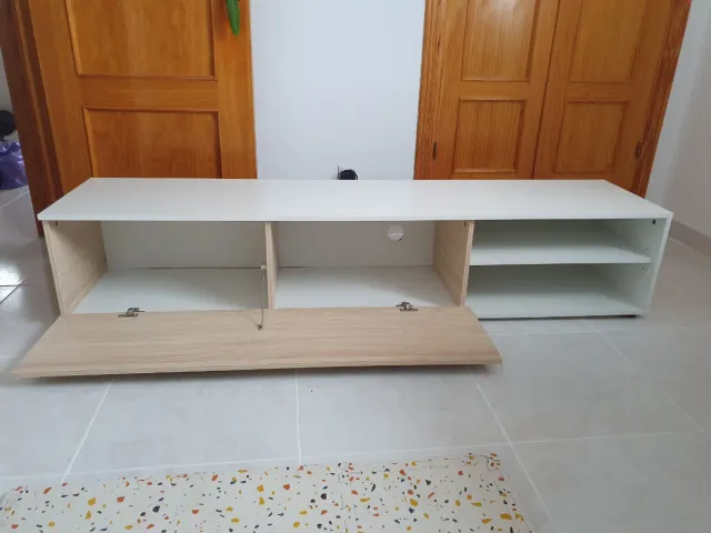 Mueble TV blanco y madera