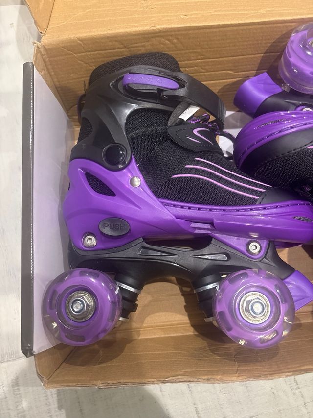 Patines 4 Ruedas con luces Morados Nuevos 

