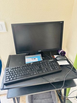 Ordenador de sobremesa Acer con teclado