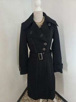 Abrigo 3/4 estilo militar negro con forro interior