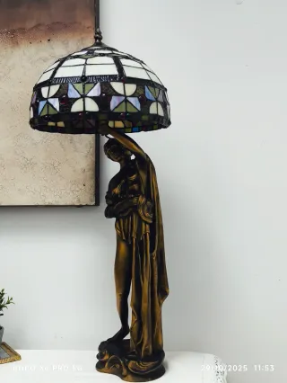 Lampada da scultura Venus Calipigia con Tiffany 