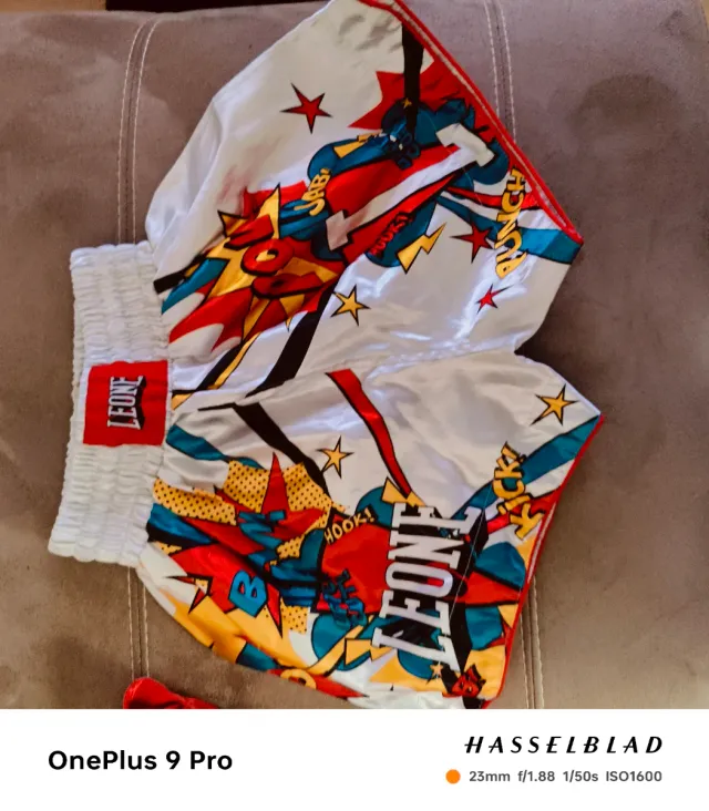 Pantalón corto kickboxing niño Leone rojo