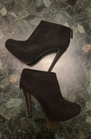 Botines de tacón negros