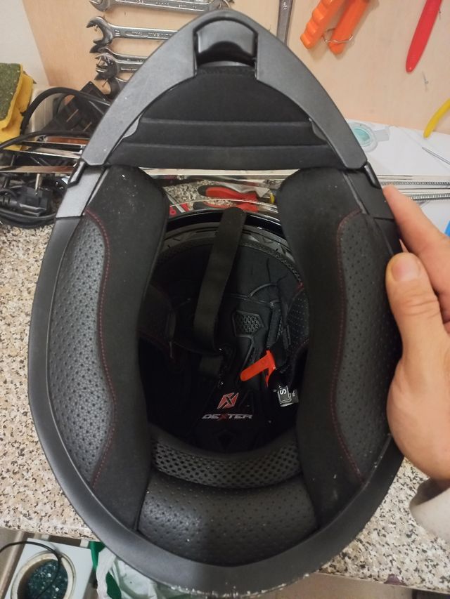 Venta urgente Casco de moto negro con diseño