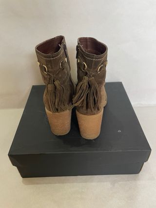 Botines ante verde con flecos