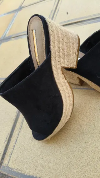 Cuña negra con plataforma