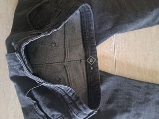 Pantalones tejanos grises