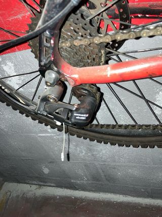 Bicicleta de Montaña Negra y Roja