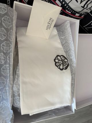 Sneakers bianche e nere Alexander McQueen