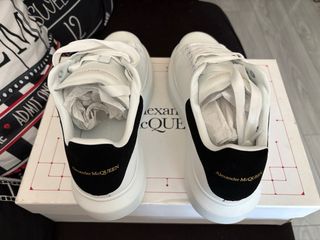 Sneakers bianche e nere Alexander McQueen
