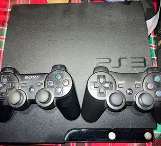 PS3 Slim con 2 mandos y 8 juegos