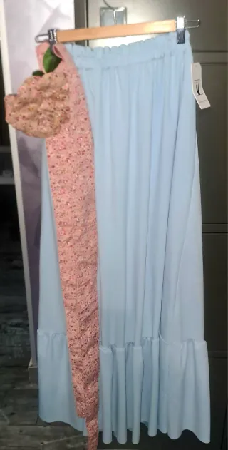 Falda rociera azul cielo nueva con etiqueta.