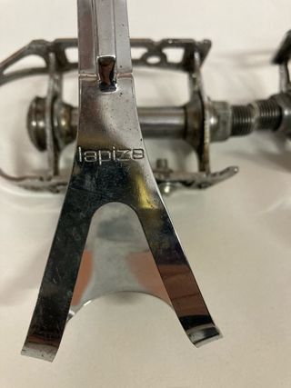 Pedales bici clásica con calas y pastillas freno