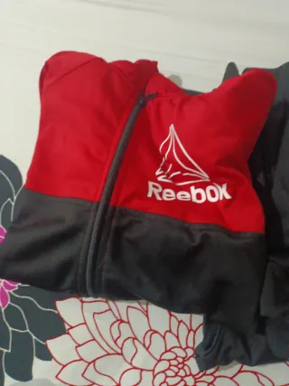 Chándal Reebok niño negro y rojo