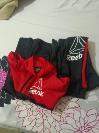 Chándal Reebok niño negro y rojo
