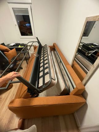 Sofá cama marrón con colchón doble