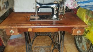 Máquina de coser Wertheim antigua (a restaurar)