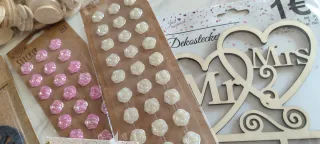 Lote manualidades: pegatinas, lazos, madera