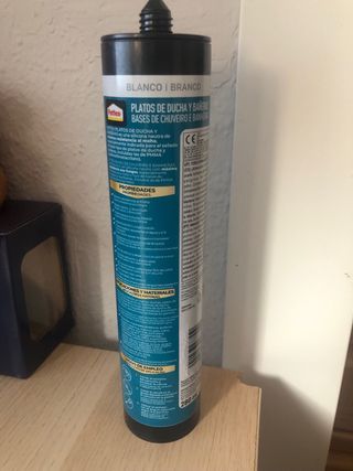 Sellador de Silicona Pattex de color blanco