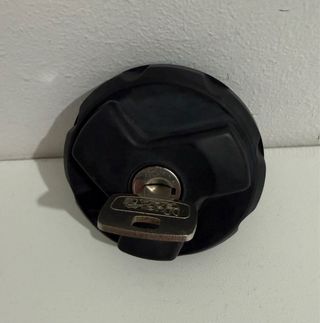 Tapón depósito gasolina con llave