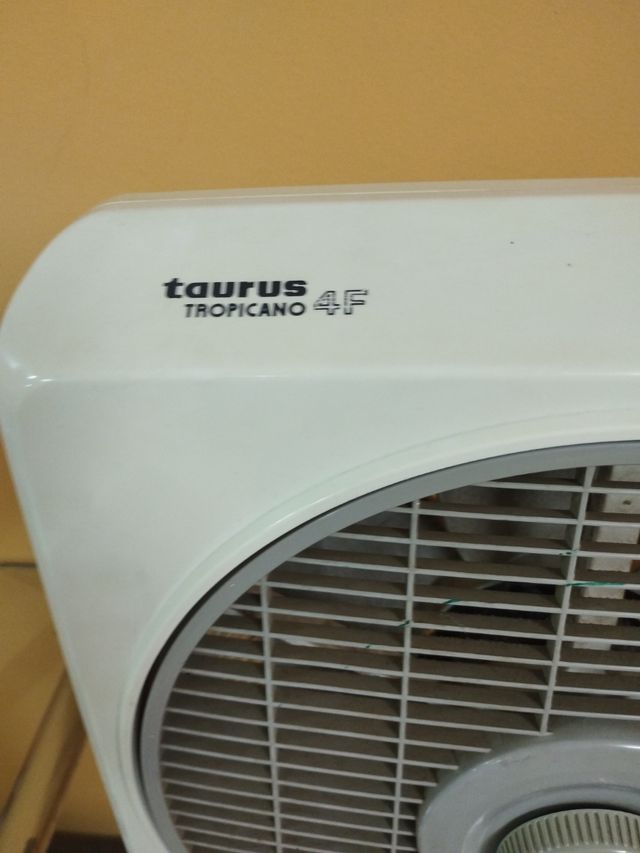 Ventilador Taurus Blanco y Gris